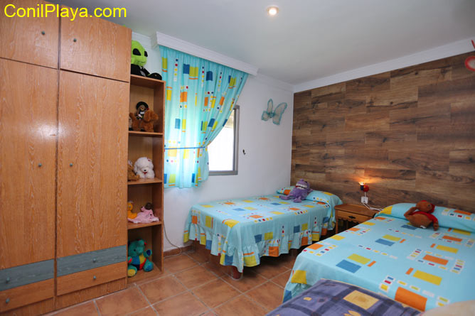 Armario del dormitorio de 2 camas