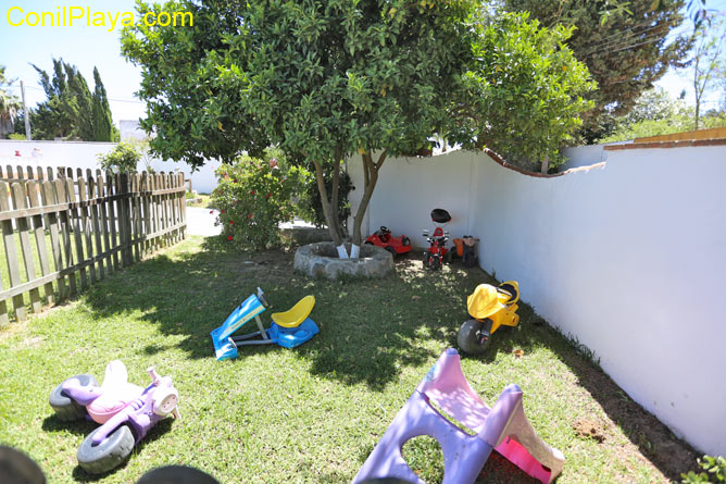 Jardín infantil cercado