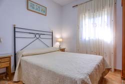 Alquiler chalet en Los Caños de Meca directamente por el propietario, a 10 minutos de la playa de Los Caños de Meca en coche. Zona tranquila y con aparcamiento privado, barbacoa, piscina privada. Excelentes vistas. capacidad para 6 personas