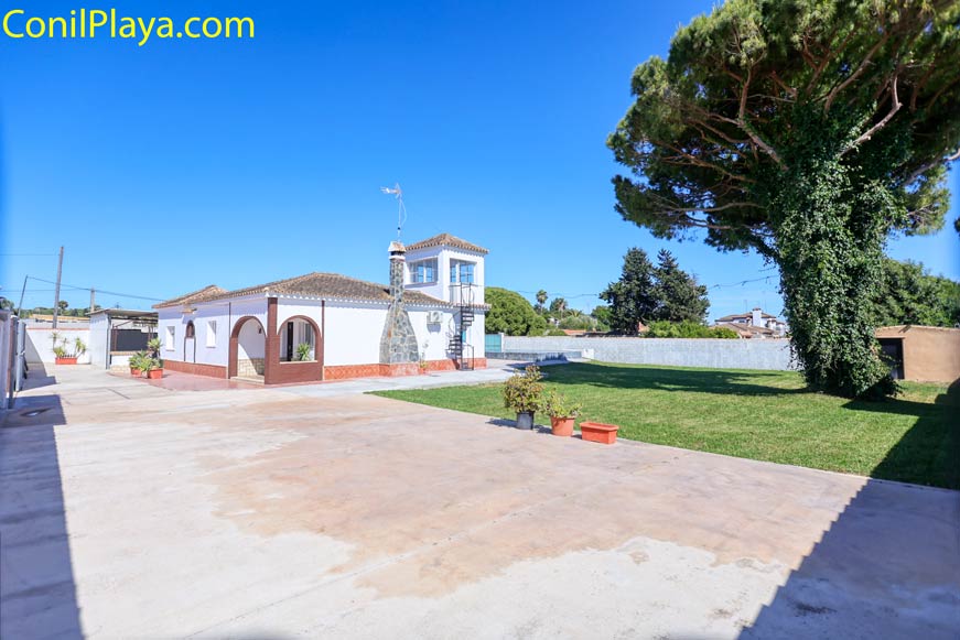 chalet en chiclana en alquiler