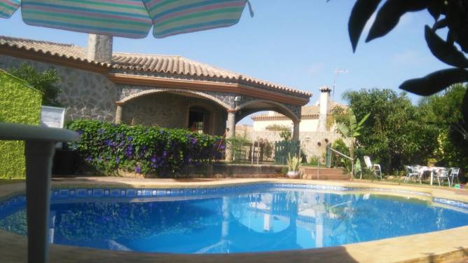 foto del chalet en Chiclana en alquiler