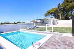 Alquiler de Chalet en Chiclana - La Barrosa para 4 personas (max 8) Con piscina. Con aire acondicionado.