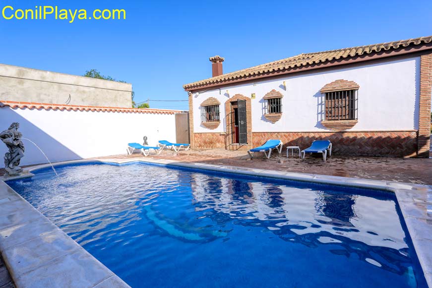 chalet chiclana piscina