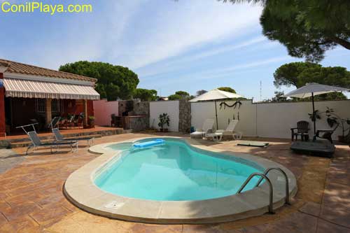 Chalet en Chiclana con piscina