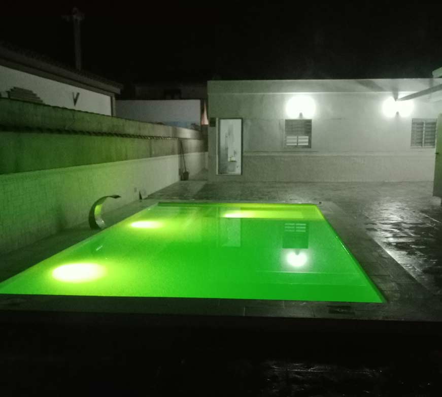 piscina noche