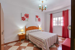 Estupendo apartamento situado en zona muy tranquila y a pocos minutos del centro. Amplia zona de aparcamiento. capacidad para 4 personas