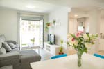 Estupendo apartamento en Conil de la Frontera con piscina y garaje, muy cerca de la playa andando. 2 dormitorios, terraza con acceso directo a la piscina. capacidad para 3 personas