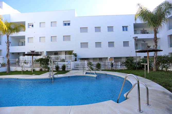 apartamento en conil con piscina