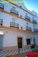 apartamentos conil fachada