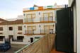2 dormitorios,4 personas. Alquiler de apartamento en Conil en primera de la playa de los bateles, en el Carril de la Fuente, con vista directa al mar desde balcón. Situado en una primera planta. Muy cerca del centro turistico. 2 dormitorios, 4 personas. Ideal para veranear con la