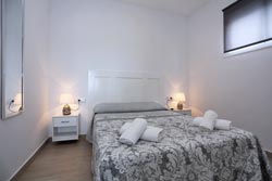 Apartamento en Conil con terraza y barbacoa en zona muy tranquila, con fácil aparcamiento, a pocos minutos de la playa. Ideal para familias. capacidad para 4 personas