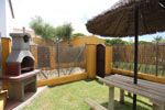 Apartamentos turísticos con piscina La Pinaleta Boquilla. Alojamiento de vacaciones en zona rural junto al pinar de Roche. Cerca de las playas de Conil y Chiclana. 2 dormitorios para 4 personas.
capacidad para 4 personas