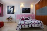 Bonito apartamento en alquiler con aire acondicionado, cerca de la Puerta de la Villa, a pocos minutos andando a la playa. Decoración moderna y funcional. Excelente para pasar las vacaciones en buena zona. Ideal parejas.
Apartamento de 1 dormitorio y capacidad hasta 4 personas.