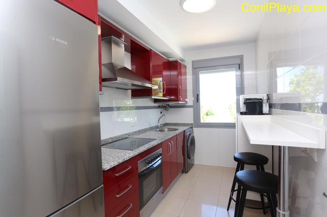 cocina completamente equipada