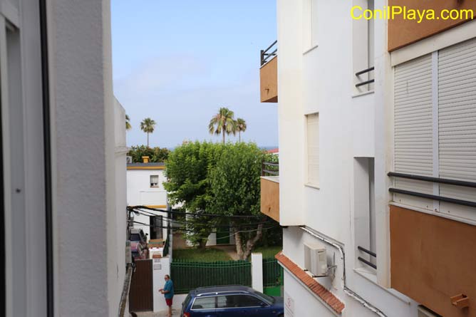 Vistas de la playa desde el balcón del apartamento.