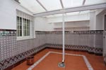 Apartamento de 3 dormitorios con plaza de garage y patio interior privado, muy amplio y luminoso. Cerca del centro, y de la carretera de circunvalación. ver fotos