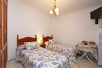 1 dormitorios,2 personas. Se alquilan habitaciones en la zona de copas de Conil. Son habitaciones que no dan directamente a la calle, por lo que no son ruidosas. Sólo para jóvenes.
