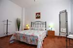 Estupendo apartamento con aire acondicionado en todas las habitaciones, situado en buena zona y muy cerca de la circunvalación. Fácil aparcamiento, tranquilo y barato.
capacidad para 4 personas