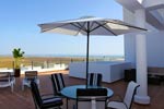 2 dormitorios,4 personas. Apartamento de calidad en excelente zona de Conil con piscina. Excelente terraza con vistas al mar y al Palmar. De nueva construcción ideal para familias.