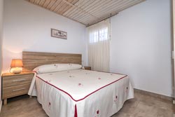 Estupendo apartamento con piscina muy cerca de la playa, en la urbanización la Atalaya. Muy tranquilo. Terraza con vistas a la piscina.
Apartamento para 6 personas.
