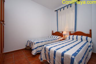 Dormitorio con 2 camas individuales