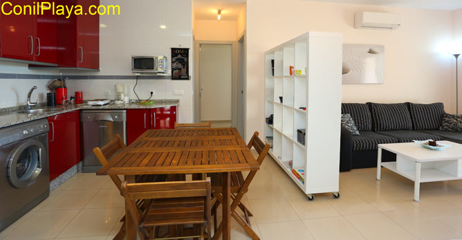 salón y cocina del apartamento