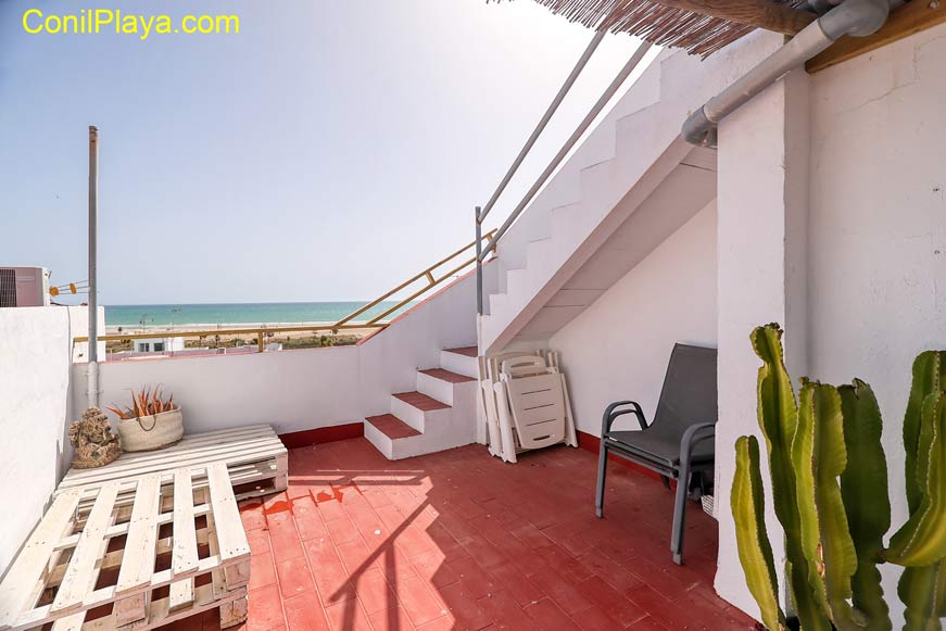 apartamento en la calle cadiz con terraza y vistas al mar.