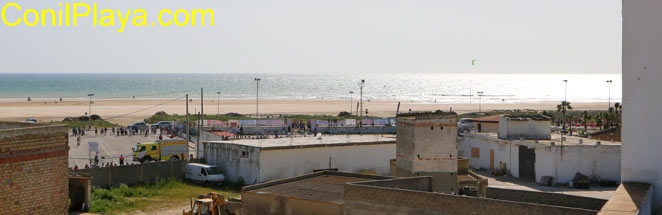 Vista desde la azotea al rio de Conil y a la playa 