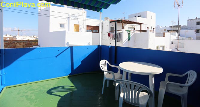 terraza con toldo