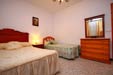 Apartamento ideal para 2 parejas, 2 camas de matrimonio. Muy céntrica y tranquila.
2 dormitorios con 2 camas de matrimonio. Para 4 personas.