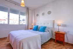 Apartamento en primera linea de playa con vistas al mar. Muy céntrico, cerca de la Torre de la Atalaya. Ideal para pasar las vacaciones cerca de la playa.
Apartamento de 2 dormitorios en pleno centro del pueblo.