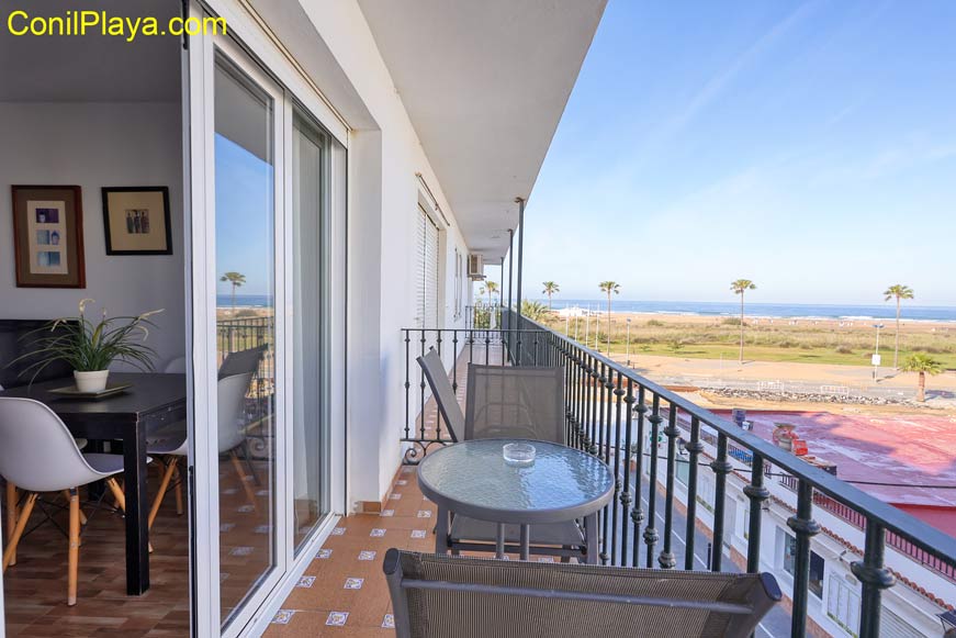 Apartamento con vistas al mar y a la playa