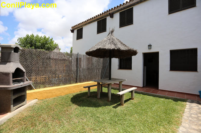 Apartamento con jardín y barbacoa