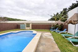 Apartamento rural a pocos minutos de la playa de El Puerco, La Barrosa y la playa de urbanización Roche. Muy tranquilo. Maxima Garantía, Registrada en Turismo.
Es de nueva construcción y se encuentra cerca de urbanización Roche. Tiene capacidad para 4 + 2 personas.