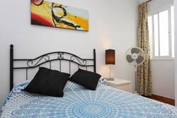 Estupendo apartamento muy cerca de la playa de Los Bateles y del centro. Ideal para olvidarse del Coche.
capacidad para 4 personas