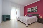 Apartamento duplex con terraza con toldo. Muy céntrico y cerca de todo andando. De nueva construcción y de gran calidad. Muy luminoso, con aire acondicionado.
Alquiler de apartamento de 2 dormitorios y para 4 personas.