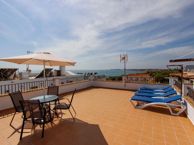 apartamento en conil con terraza y vistas al mar