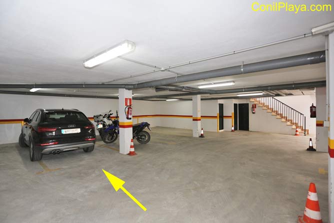 garaje con plaza de aparcamiento privada