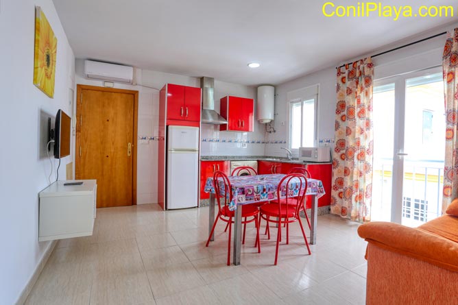 Salon cocina y comedor del apartamento.