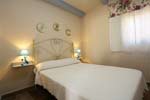 Bonito apartamento con piscina privada situado en zona rural muy bien comunicada y a pocos minutos de Conil. Ideal para ir a cualquier playa.
Apartamento de 2 dormitorios para 4 o 6 personas.