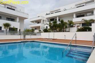 Urbanización del apartamento en Conil en alquiler con piscina.