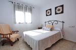 Bonito apartamento con piscina cerca de Conil. Situado en zona tranquila en la zona de la Dehesa de la Villa, en la Casa de Postas. Consta de dos dormitorios con cama de matrimonio con armarios empotrados, salón, cocina - comedor y cuarto de baño.
Apartamento de 3 dormitorios y capacidad para 4 personas.