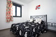 Bonito apartamento de nueva construcción. Luminoso y funcional ideal para 2 personas. Tambien tiene cama supletoria de 1.5m. Cerca del centro.
capacidad para 2 personas