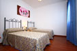 Bonito apartamento de nueva construcción, situado en zona tranquila y sin problemas de aparcamiento, cerca del mercadona y de la circunvalacion. Aire acondicionado.
apartamento para 4 personas.