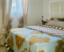 Duplex muy céntrico, muy cerca del supermercado Erosky, 2 terrazas, garage opcional.
Apartamento de 3 dormitorios y capacidad para 6 personas.