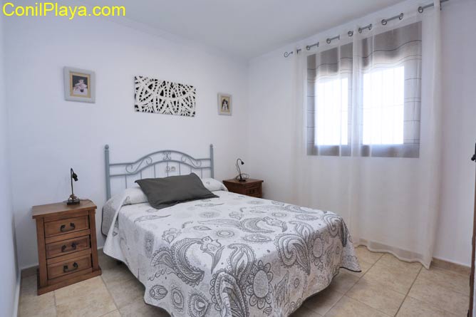 dormitorio con 2 camas