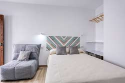 Apartamento duplex de 2 dormitorios situado en zona muy céntrica y a pocos minutos andando de la playa.
Duplex en Conil de 2 dormitorios