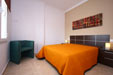 Estupendo apartamento con terraza con excelentes vistas a Conil. Situado en zona tranquila y próxima al centro y a la playa andando.
Apartamento de 2 dormitorios para 4 personas.