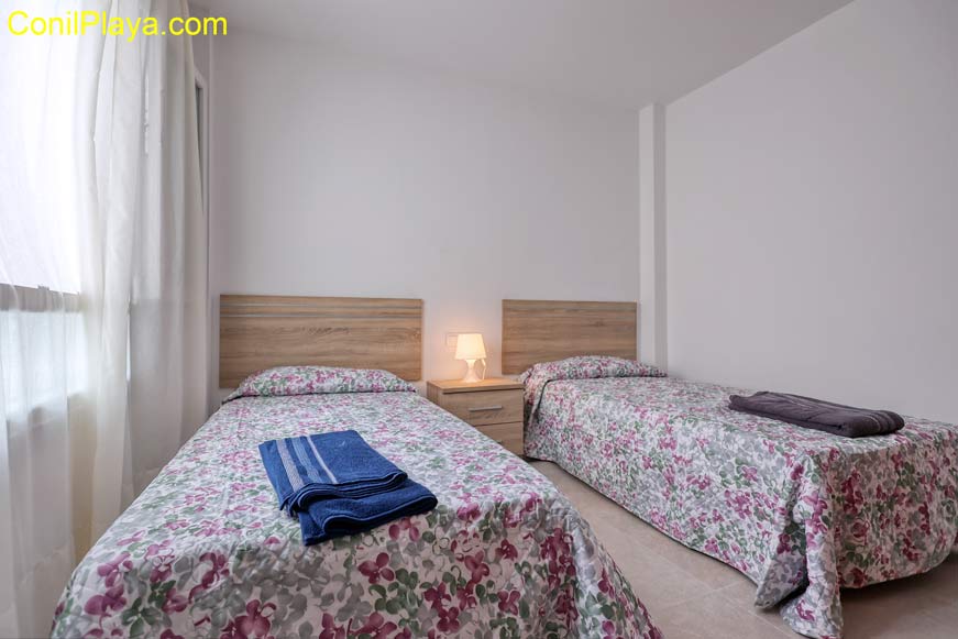 Dormitorio de dos camas individuales