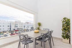 2 dormitorios,6 personas. Apartamento de nueva construcción de 2 dormitorios para vacaciones en familia, en zona tranquila y muy céntrica. A pocos minutos de la playa andando. 